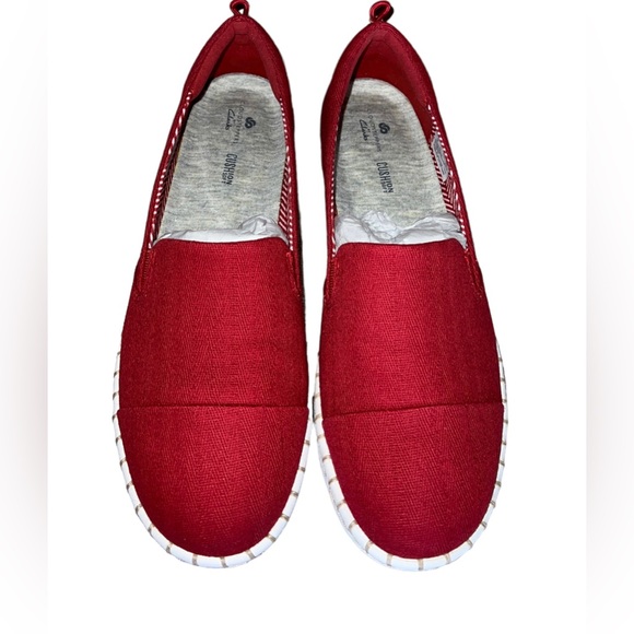 🌹NWB! Clark’s Cloudsteppers Red Slip Ons - Picture 2 of 10